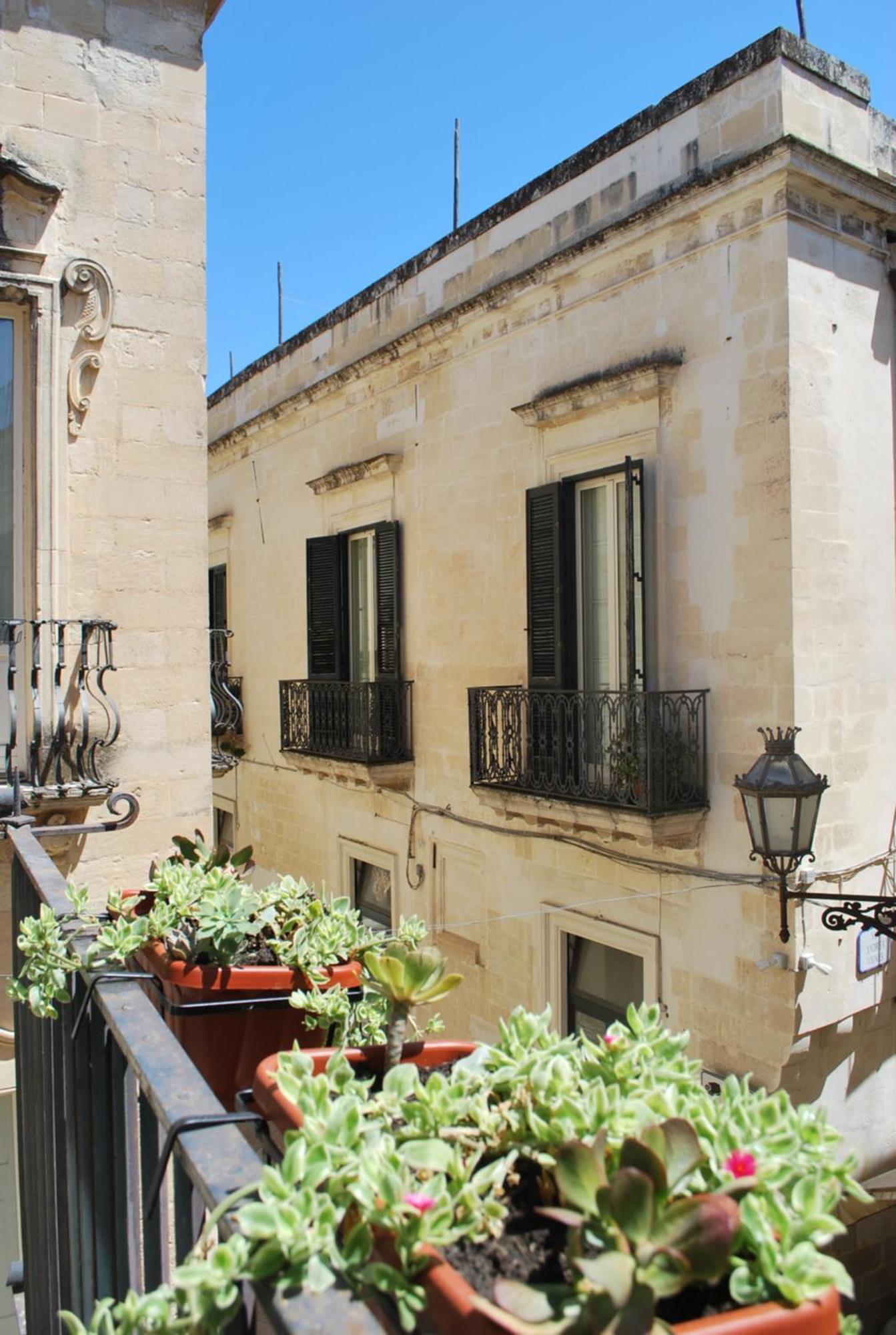 Palazzo Della Contessa - Suites & Breakfast Lecce Exterior photo